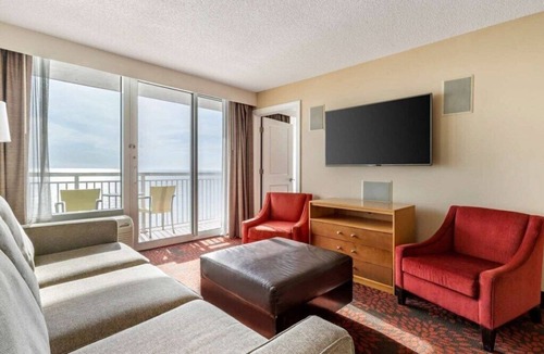 Northeast Virginia Beach Villa | Virginia Beach | Oceanfront Luxe | Pool & Beach | 2BR Deluxe