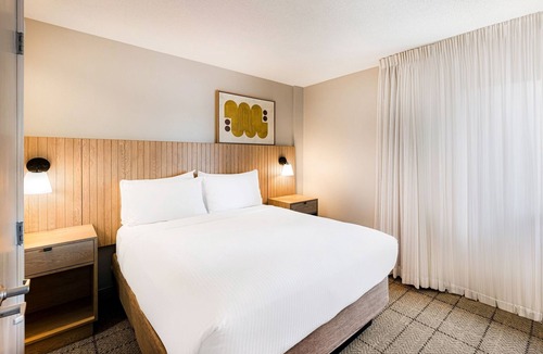 Exchange Place North Hotel | Visit Liberty Science Center! Contemporary Unit! Interactive Exhibits!