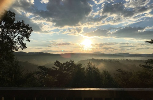 Jasper Cabin | Vista Greystone Lodge-Incredible view! Streaming tvs! Wifi! Private! Sleeps 10!