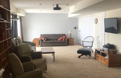 Peyton Apartment | Vogel's View- Walkout Basement Guest Suite
