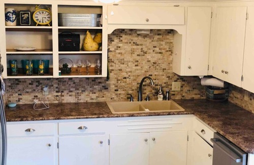 Ponca City House | ⭐️⭐️⭐️⭐️⭐️ VRBO property 3BR/1BA Beautiful, updated kitchen and bathroom