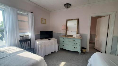 Spring Lake Hotel | Walden on the Pond