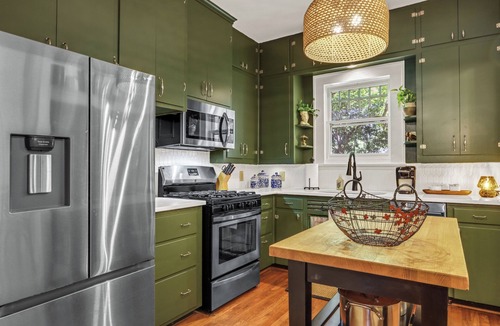 Boerne House | WALK EVERYWHERE, steps to Historic Downtown Boerne, 1920's cottage sleeps 4!
