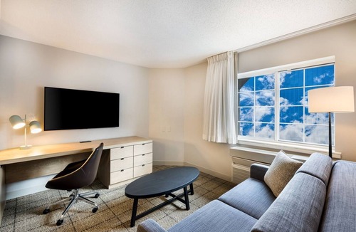 Exchange Place North Hotel | Walk Hudson River Waterfront! Two Elegant Suites | Scenic Views