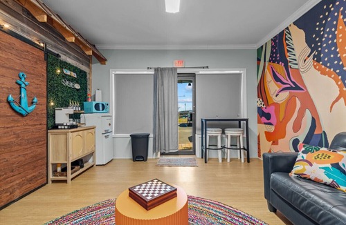 Swansboro Apartment | Walk Score 99 | Waterfront | Kayaks | Boutique Stay