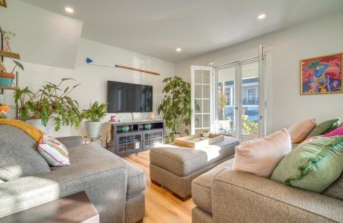 Ventnor City Apartment | Walk to Beach: Dog-Friendly Ventnor City Retreat!