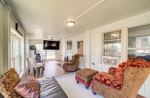 Longtown House | Walk to Beach: Eufaula 'Fisherman’s Delight' Home