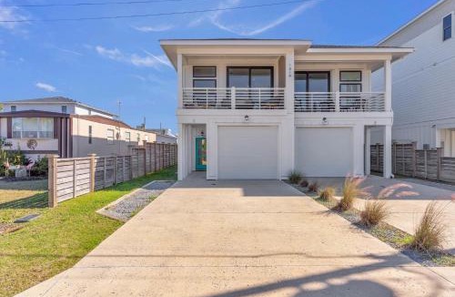 Wilmington Beach House | Walk to Beach & Trails Modern Cozy Retreat Villa