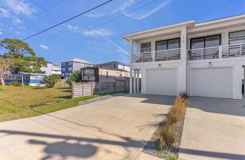 Wilmington Beach House | Walk to Beach & Trails Modern Cozy Retreat Villa