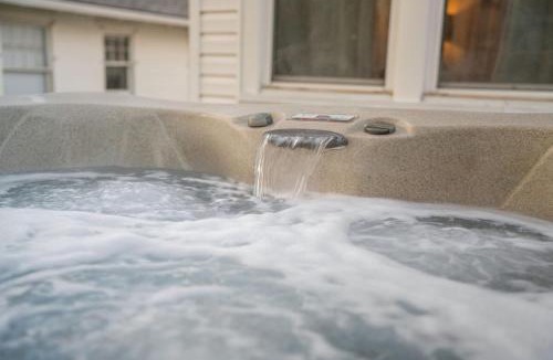 Cherry Street House | Walk to Cherry Street,pets, hot tub by HVNLYhomes