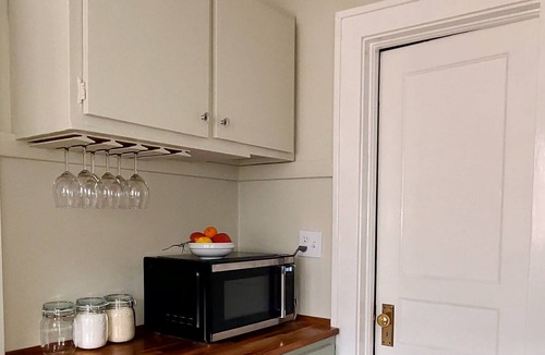 Florence House | Walk to downtown Florence. Minutes away from medical facilities.