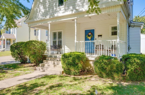 Warrensburg Cottage | Walk to Dtwn Warrensburg: Cozy Family Home!