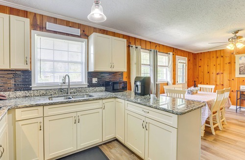 Jacksonville House | Walk to JSU! Family Getaway w/Yard