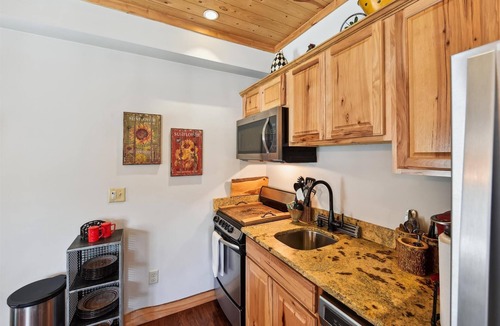 Blowing Rock Cabin | Walk to Main Street - Cozy Fireplace - Prime Blowing Rock Location “Bull”