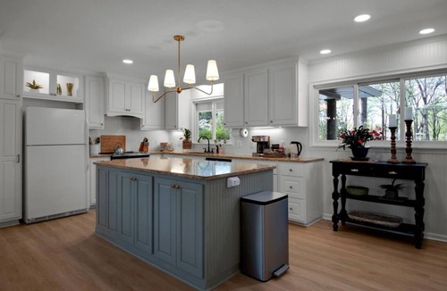 Greenville House | Walk to Paris Mtn State Park Sleeps 14 King Beds Fire Pit