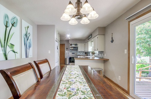 Waterloo Cottage | Walk to Park: Waterloo Home w/Furnished Deck
