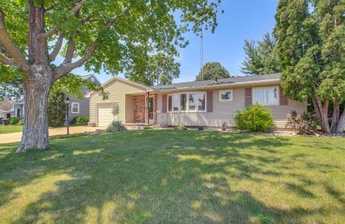 Waterloo House | Walk to Park: Waterloo Home w/Furnished Deck