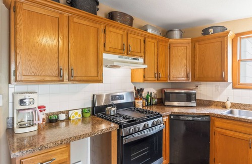 Bonner Springs House | Walk to Parks & Dining: Bonner Springs Home