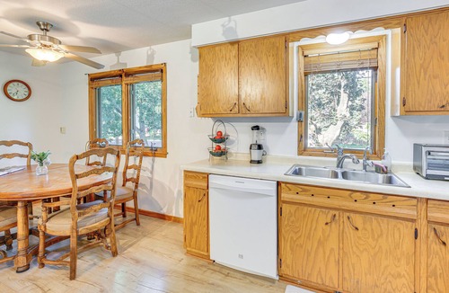Mankato House | Walk to Spring Lake w/Waterpark: Family Retreat!