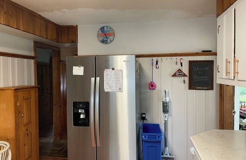 Avon Cottage | Walk to the beach from this charming Bay Head beach house that sleeps a crowd.