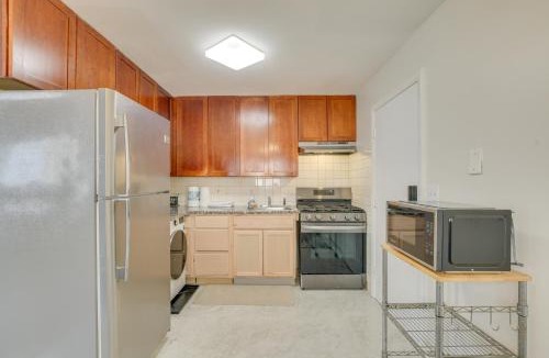 Skokie House | Walk to Train: Convenient Skokie Condo!