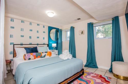 Mayfair Apartment | Walk to Train l Near attractions and ORD l Free Parking l Patio