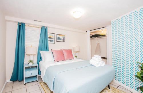 Mayfair Apartment | Walk to Train l Near attractions and ORD l Free Parking l Patio