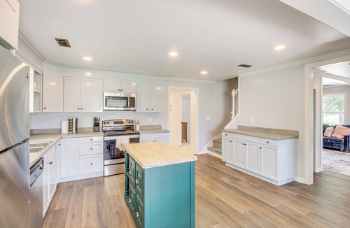 Holt House | Walk to Winery! Home w/Patio & Yard in Holt