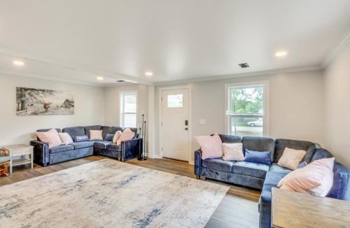 Holt House | Walk to Winery! Home w/Patio & Yard in Holt