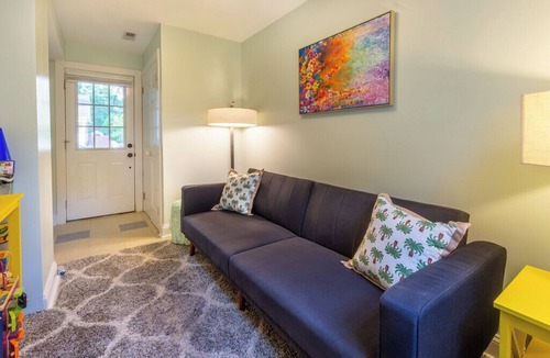 West Annapolis House | Walking distance to Navy Stadium! No cleaning fees!
