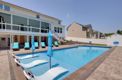 Golts Apartment | Walkout Studio in Townsend w/ Shared Pool Access