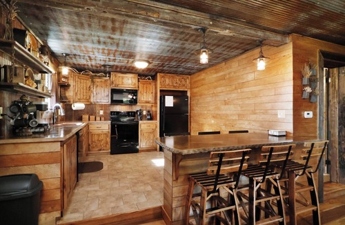 Junction City Apartment | Wanderlust Suite 2 Bed 2 Bath Apt.
