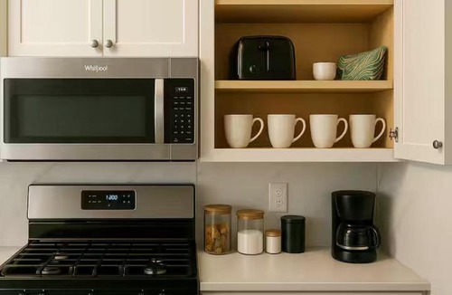 Constable Hook Apartment | Warm & Cozy Escape - NYC & NWK with Free Parking