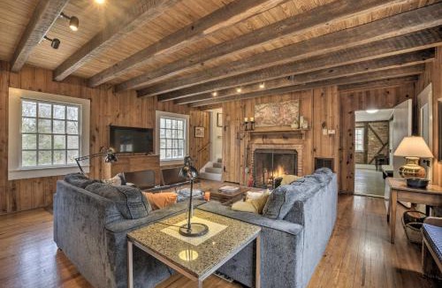 Pittsboro House | Warm + Peaceful Home w/Fire Pit on Haw River