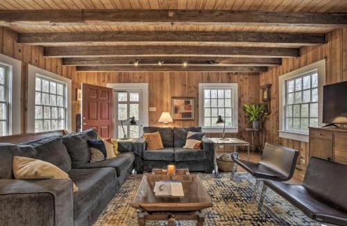 Pittsboro House | Warm + Peaceful Home w/Fire Pit on Haw River