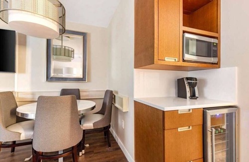West End Resort | Washington DC | Couples DC Getaway | Gym + Downtown Stay