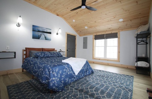 Hampton Other | Watauga Lake Cherokee Nat'l Forest. New house, fenced, firepit, pet friendly.