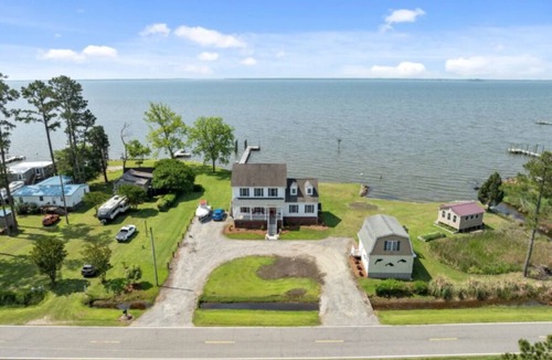 Hobucken House | Water's Edge is a fisherman/boater's waterfront oasis, 1.4 acres of pure delight