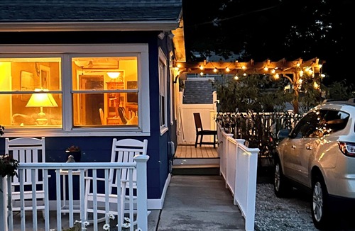 Town Bank Cottage | Water Views 2 houses from the Beach, Sun-Sun summer stays