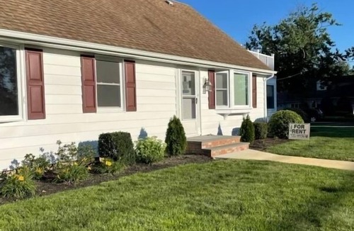 Spring Lake House | Water views. Updated June 2024. SUMMER 2025 4500 wk. WINTER 4200 mo