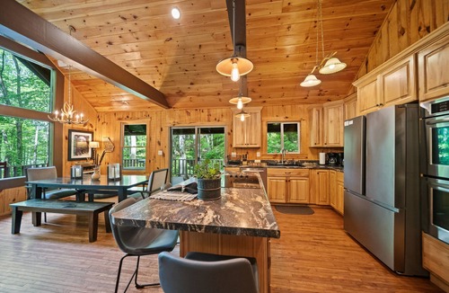 Walnut Mountain Cabin | Waterfall Lake Retreat – Private Lake Access with Views, Canoes & Hot Tub!