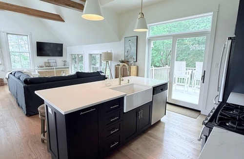 Quinby House | WATERFRONT-3 BDRM 3 Bath-Pickleball,fishing,BEAUTIFUL &NEWLY REMODELED! 11 acres