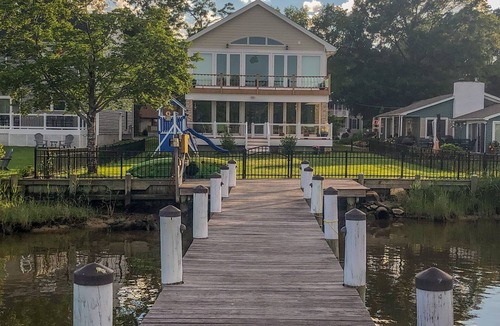 Grasonville House | Waterfront 4 BR home with private pier and boat dock