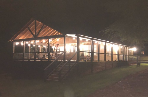 Dadeville Cabin | Waterfront cabin on Lake Martin near restaurants, golf and, AU football