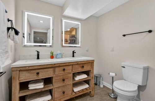 Fishers Hill House | Waterfront cabin w fireplace,hot tub & BBQ grill