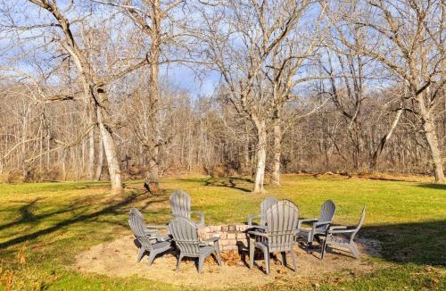 Fishers Hill House | Waterfront cabin w fireplace,hot tub & BBQ grill