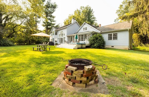 Riva Cottage | Waterfront Cottage by Annapolis w/Pool & Hot Tub