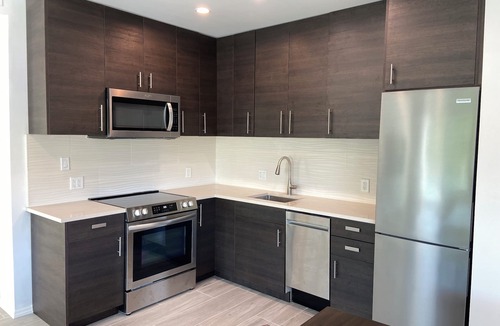 Estate Enighed Villa | Waterfront - Edgewater Grand-2Bd, 2Ba, sleeps 4, 10 mins. walking into town