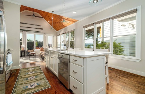 Cullman House | Waterfront family home on Smith Lake