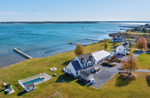 Cambridge Apartment | Waterfront Getaway for Two